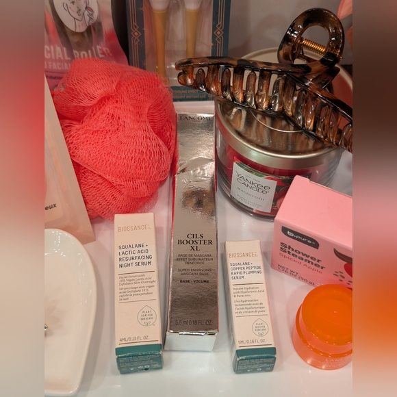 Skin Care & More Gift Set - Picture 4 of 8